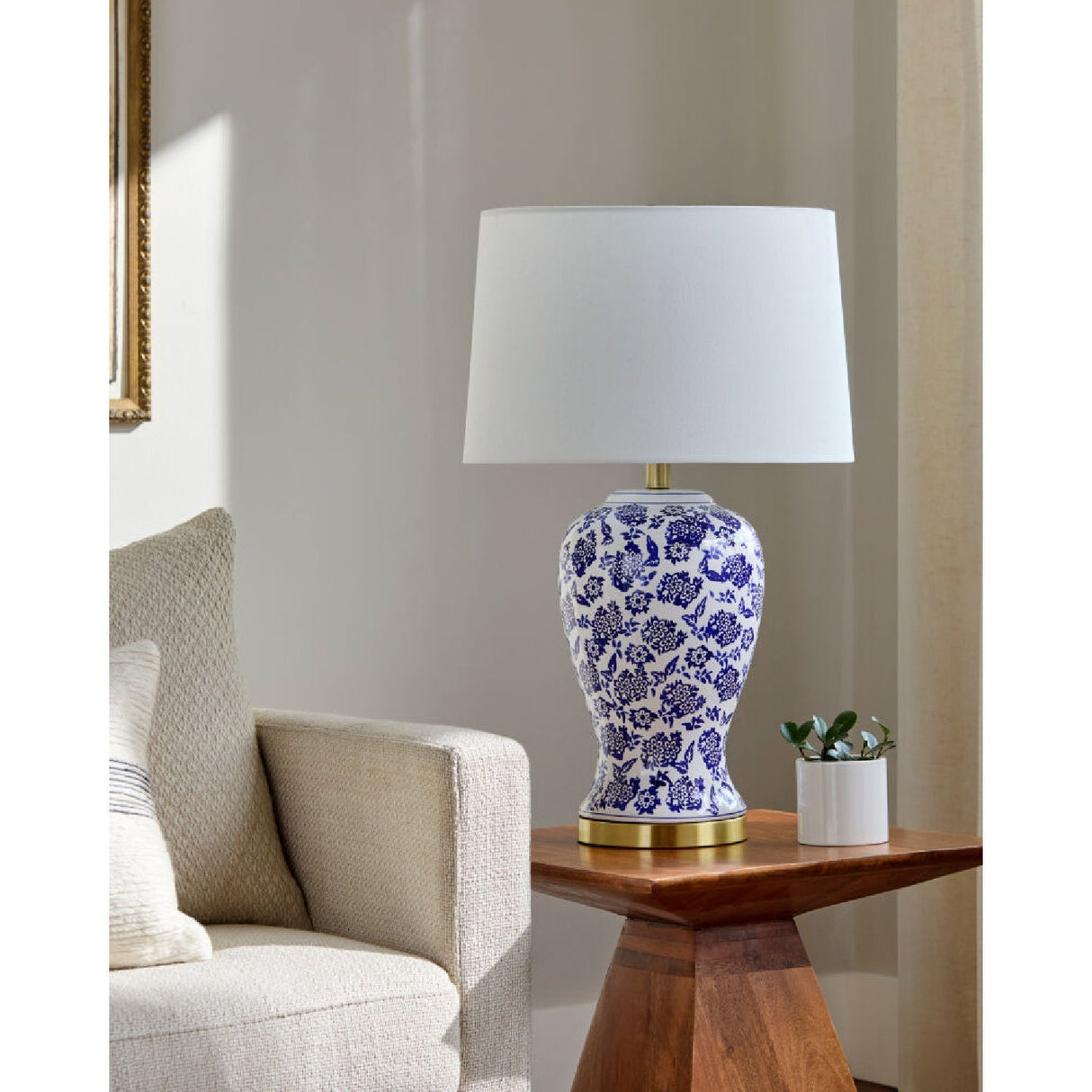 Modern European furniture - Blue Flowers Ceramic Table Lamp - www.oroa.com
