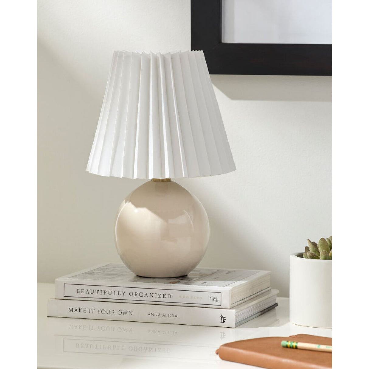 Modern European furniture - Ceramic Sphere Table Lamp - www.oroa.com