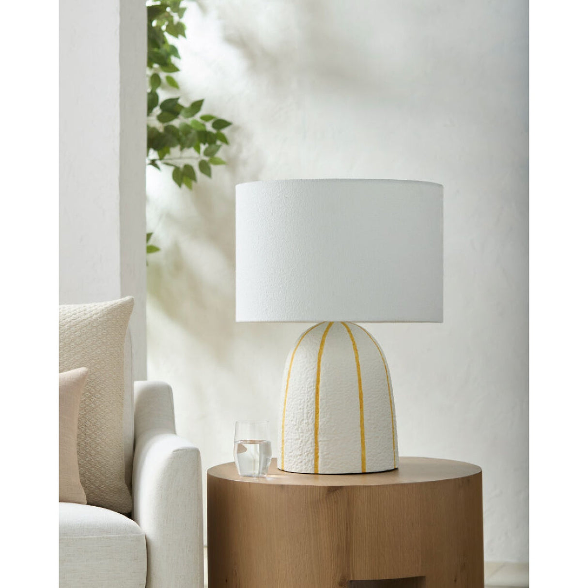 Modern European furniture - Vertical Lined Ceramic Table Lamp - www.oroa.com