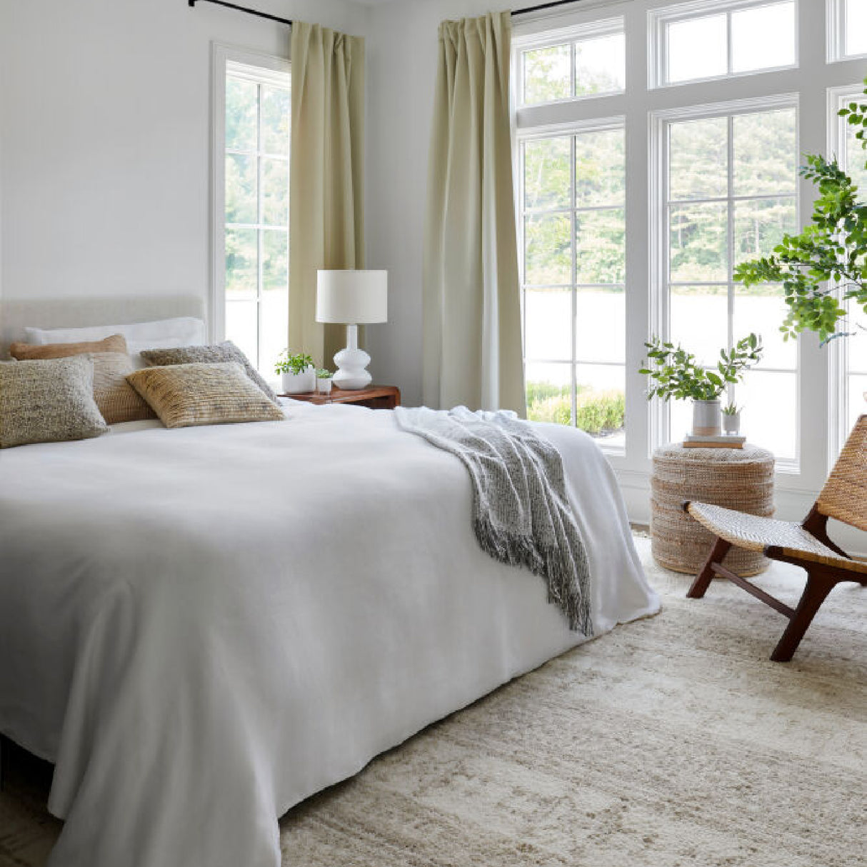 White Ceramic Table Lamp | Oroa.com