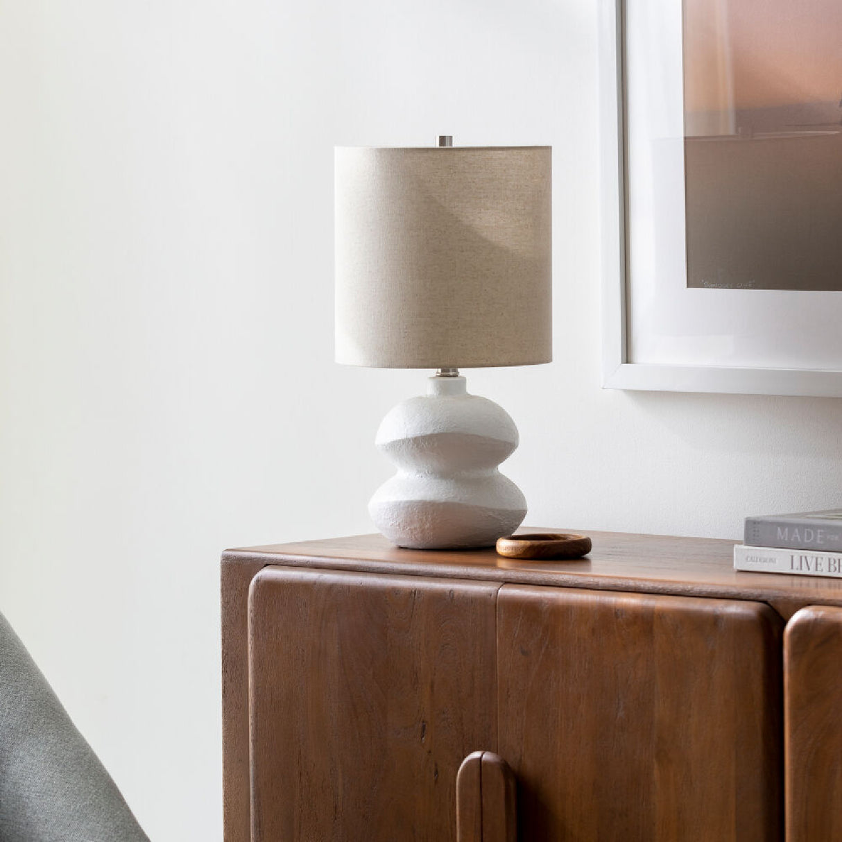 Modern European furniture - White Sculptured Ceramic Table Lamp - www.oroa.com