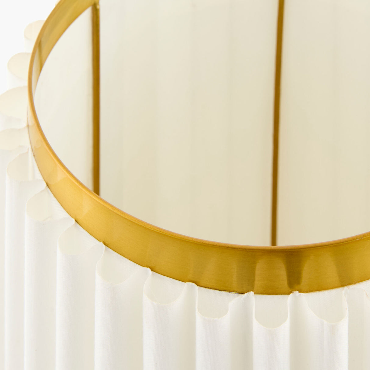 White Fluted Linen Table Lamp | Oroa.com