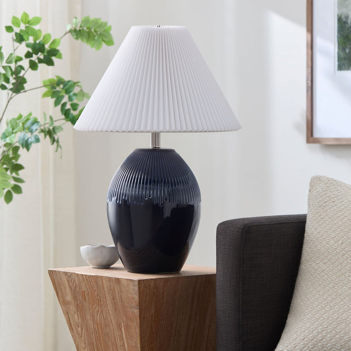 Modern European furniture - Ceramic Pleated Linen Table Lamp - www.oroa.com