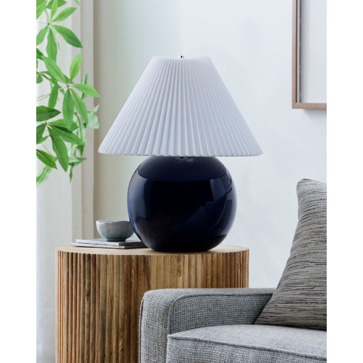 Modern European furniture - Pleated White Fabric Table Lamp - www.oroa.com