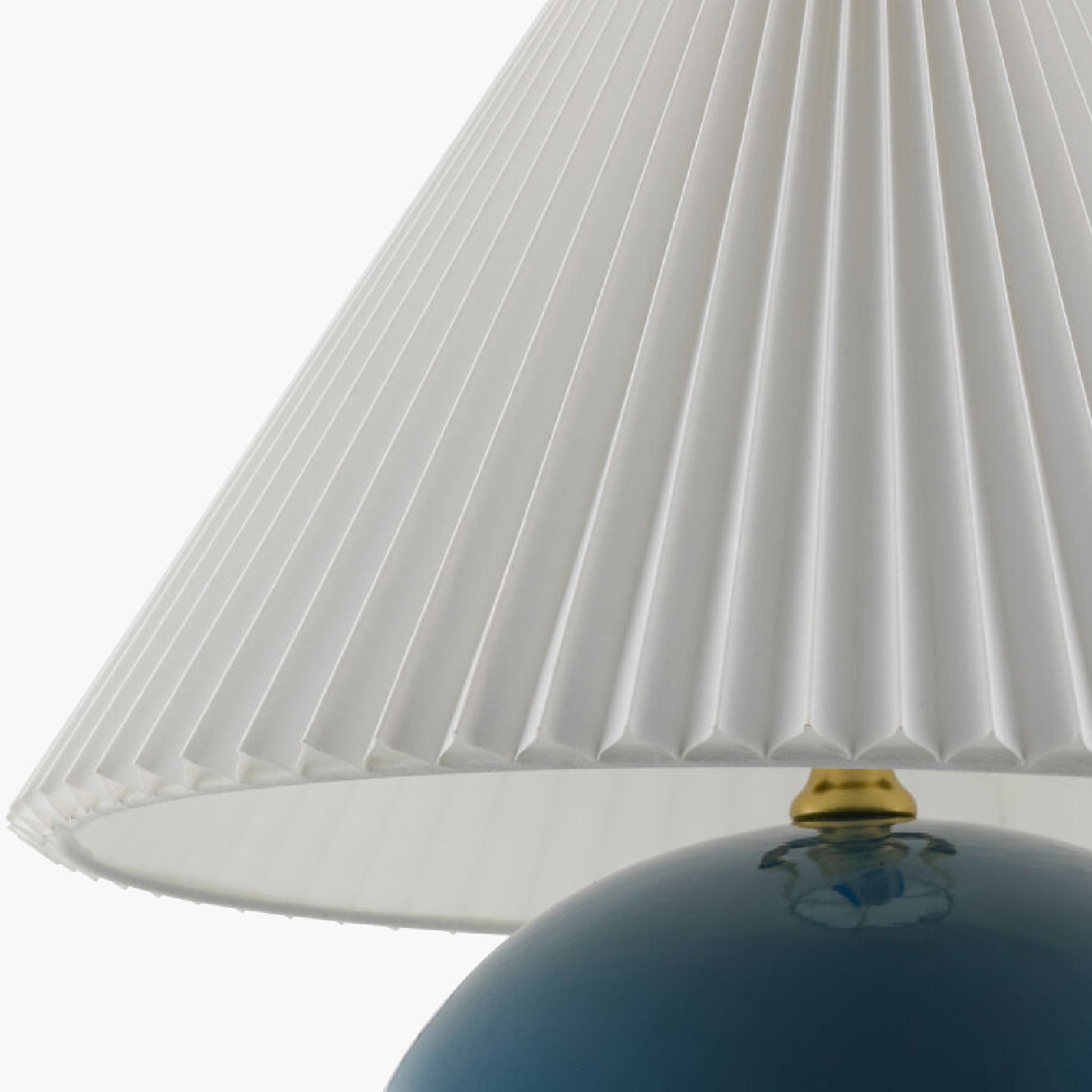 Modern European furniture - Pleated White Fabric Table Lamp - www.oroa.com