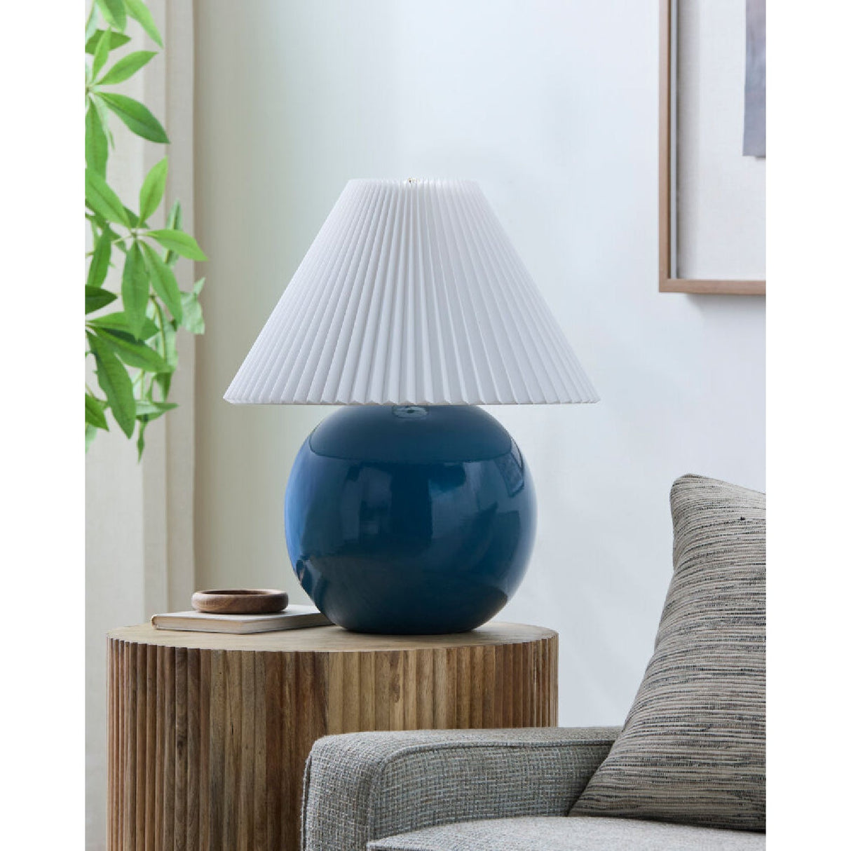 Modern European furniture - Pleated White Fabric Table Lamp - www.oroa.com