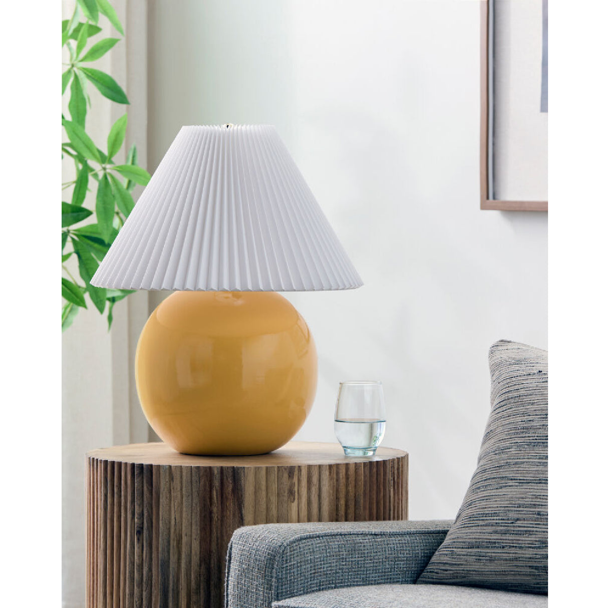 Pleated White Fabric Table Lamp | Oroa.com