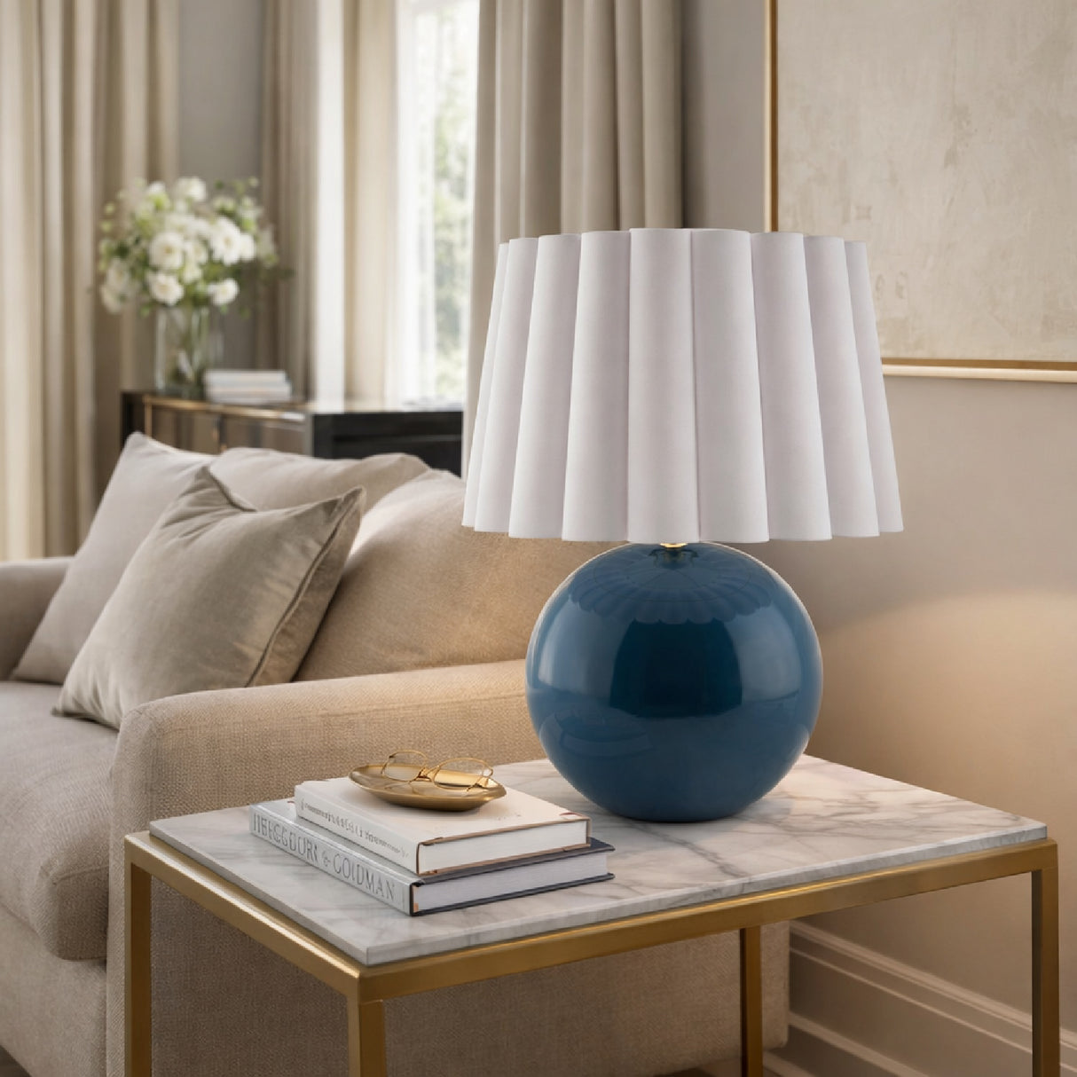 Scalloped White Fabric Table Lamp | Oroa.com