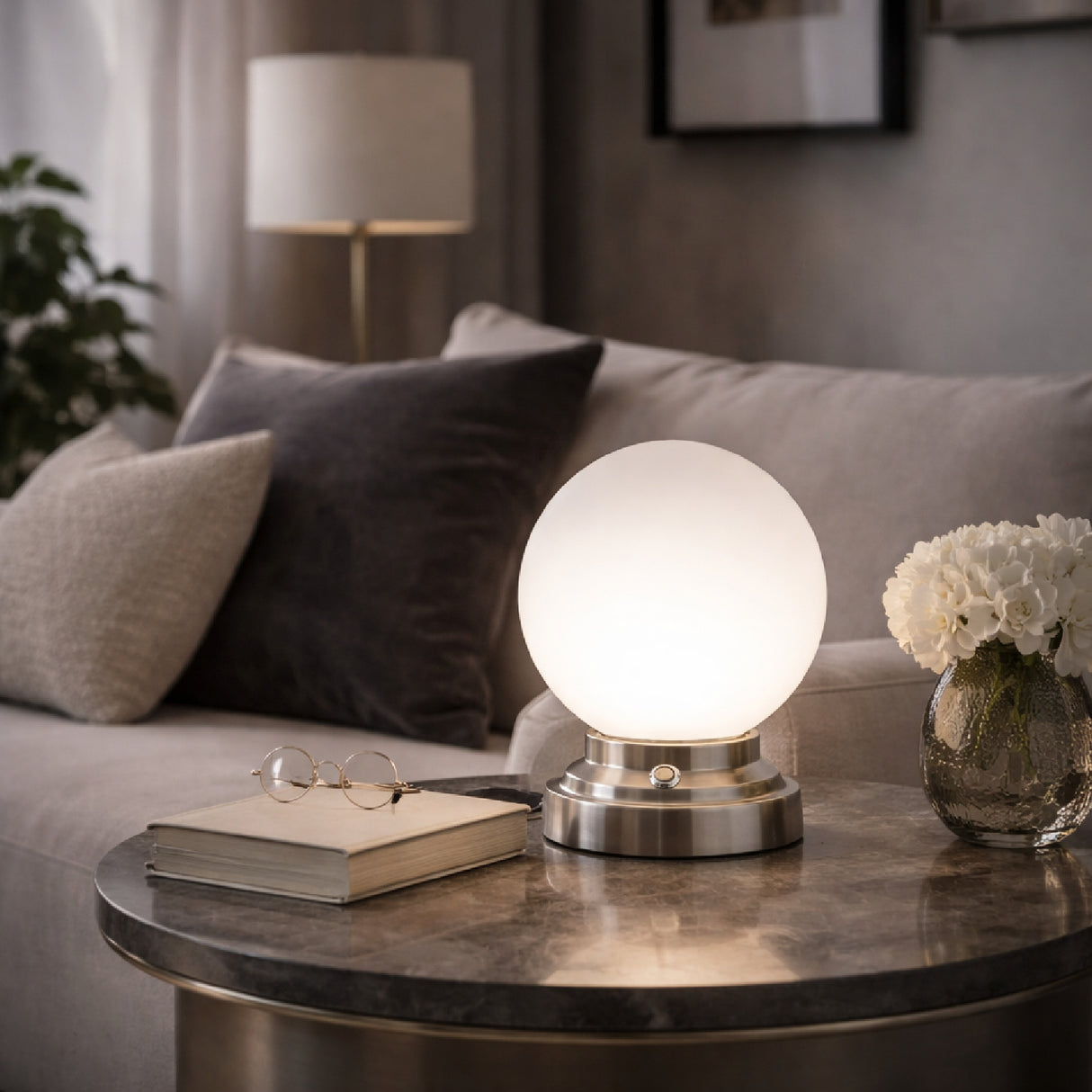 White Glass Globe Table Lamp | Oroa.com
