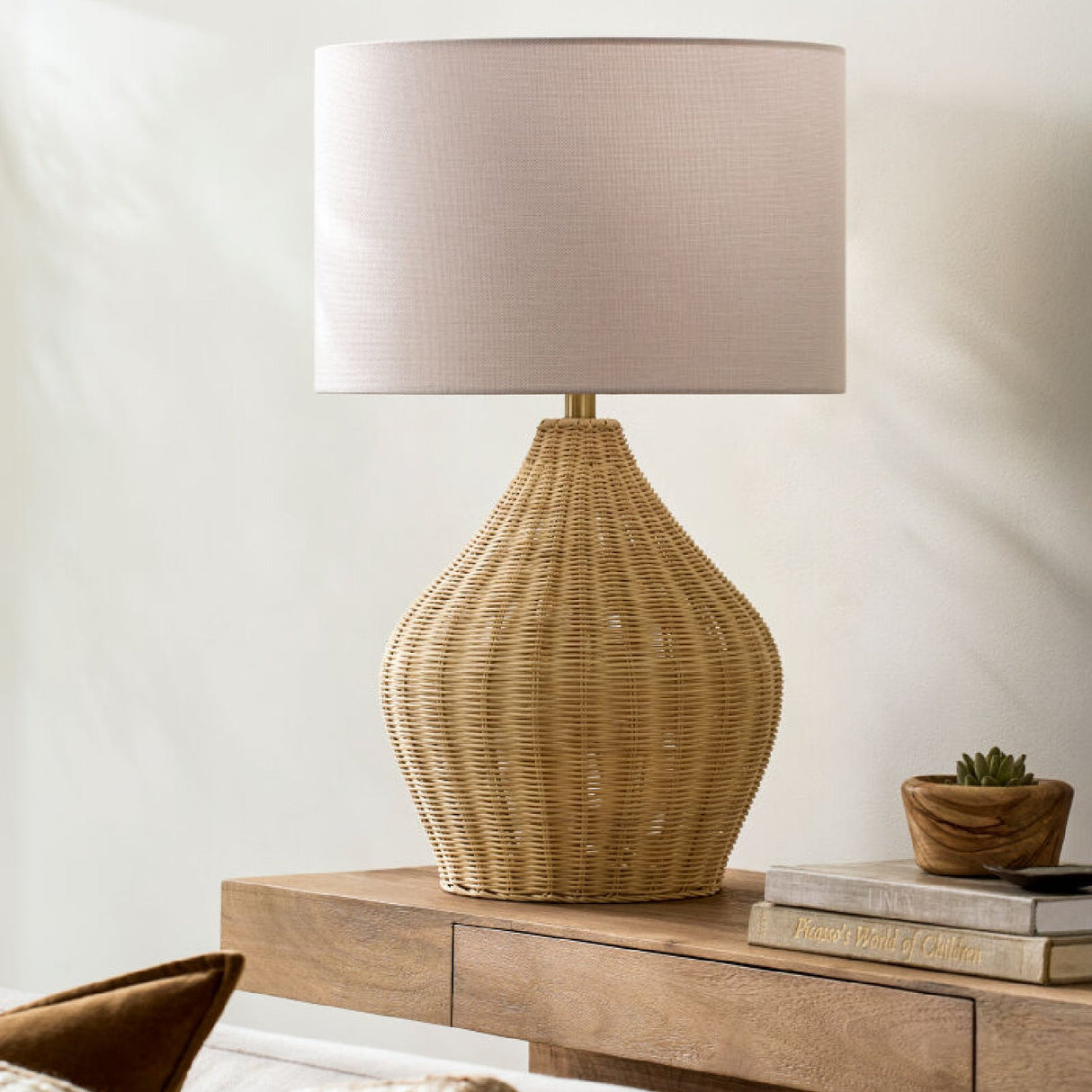 Modern European furniture - Woven Rattan Table Lamp - www.oroa.com