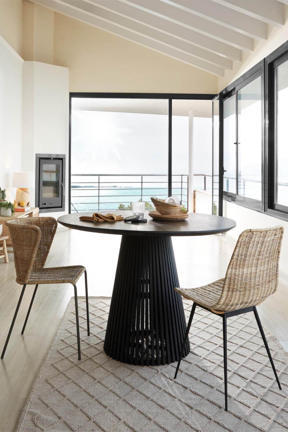 Round Black Teak Wood Pedestal Dining Table L | La Forma Jeanette | Oroa.com