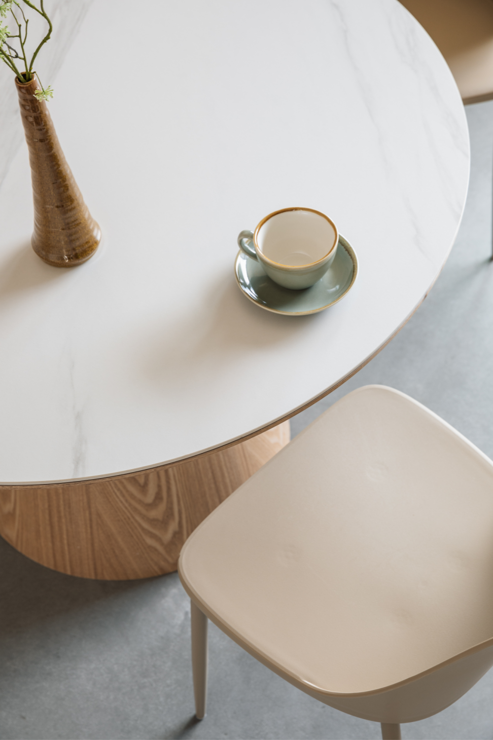 Round Wood Dining Table | DF Almira | OROA.com