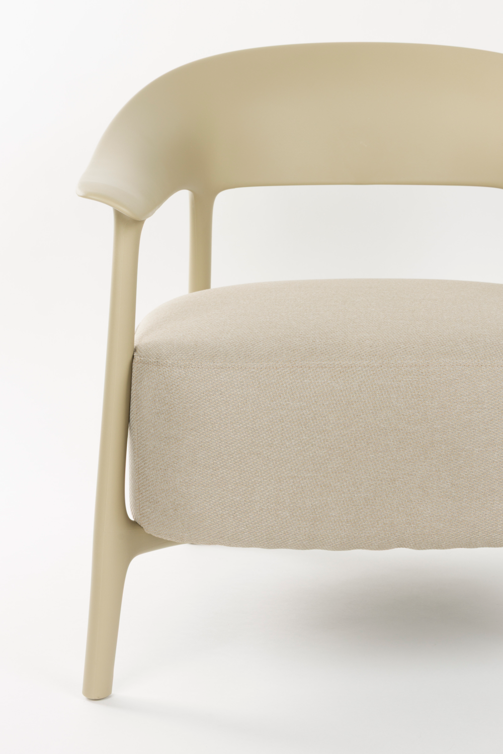 Cushioned Seat Outdoor Lounge Chair | Oroa.com