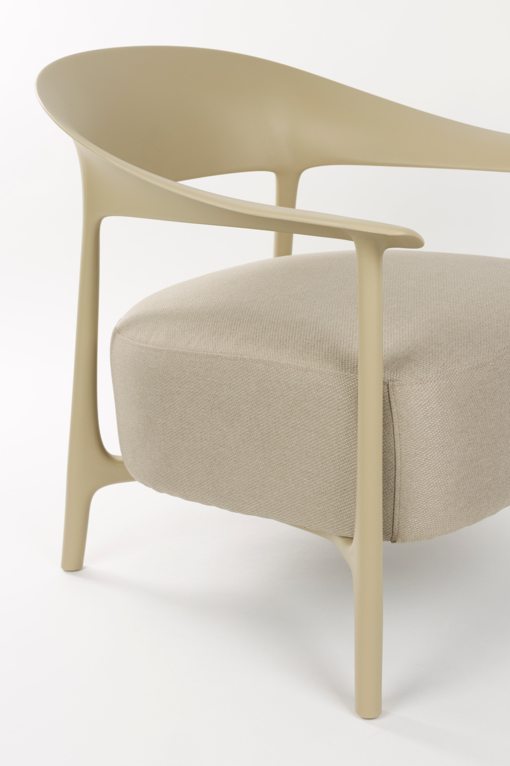 Cushioned Seat Outdoor Lounge Chair | Oroa.com