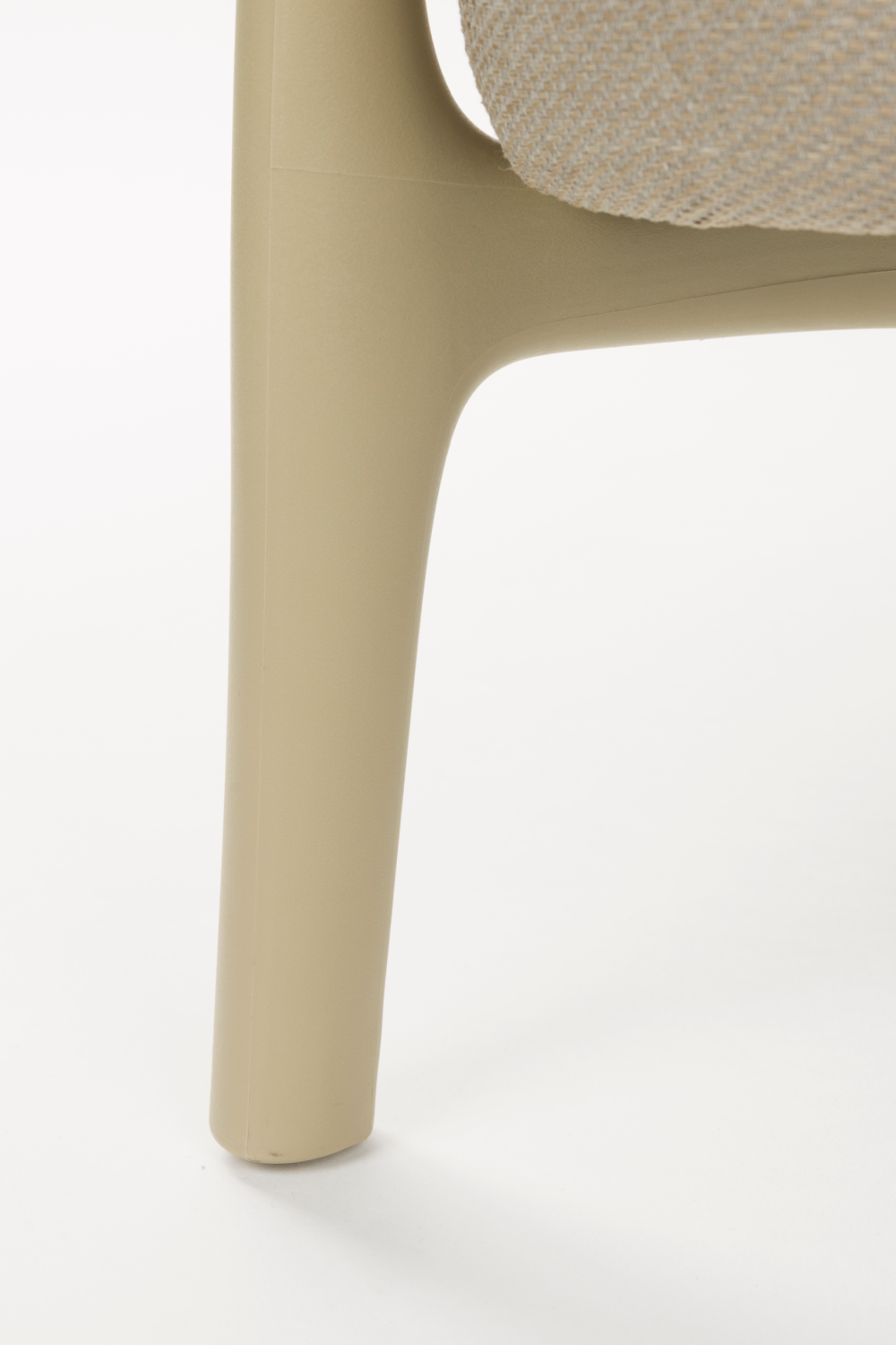 Cushioned Seat Outdoor Lounge Chair | Oroa.com