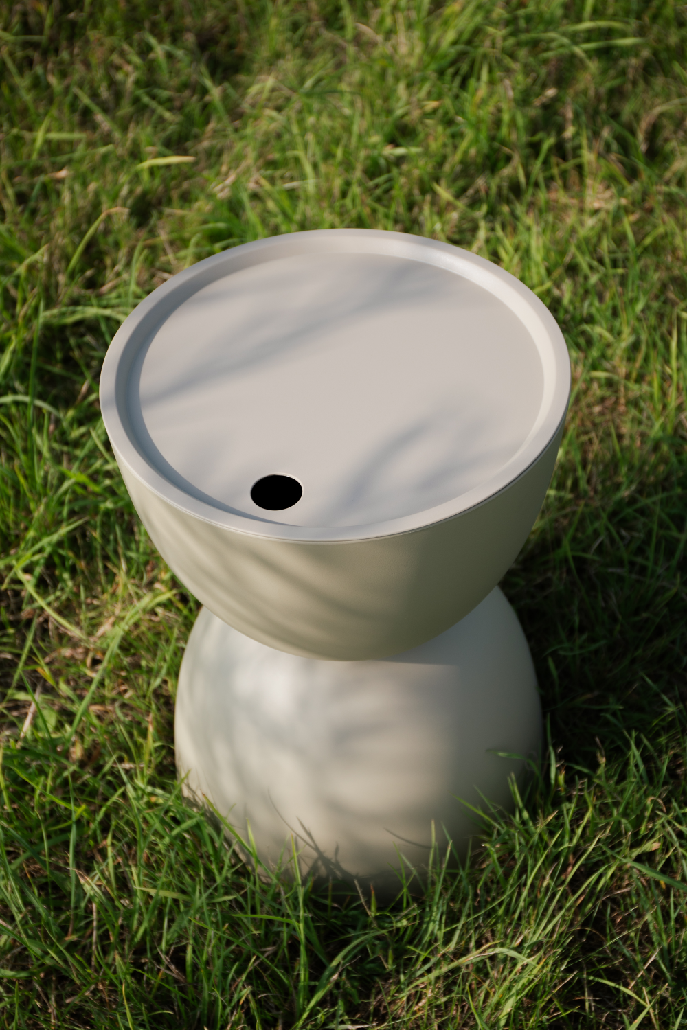 Hourglass Outdoor Storage Side Table | DF Mara | Oroa.com