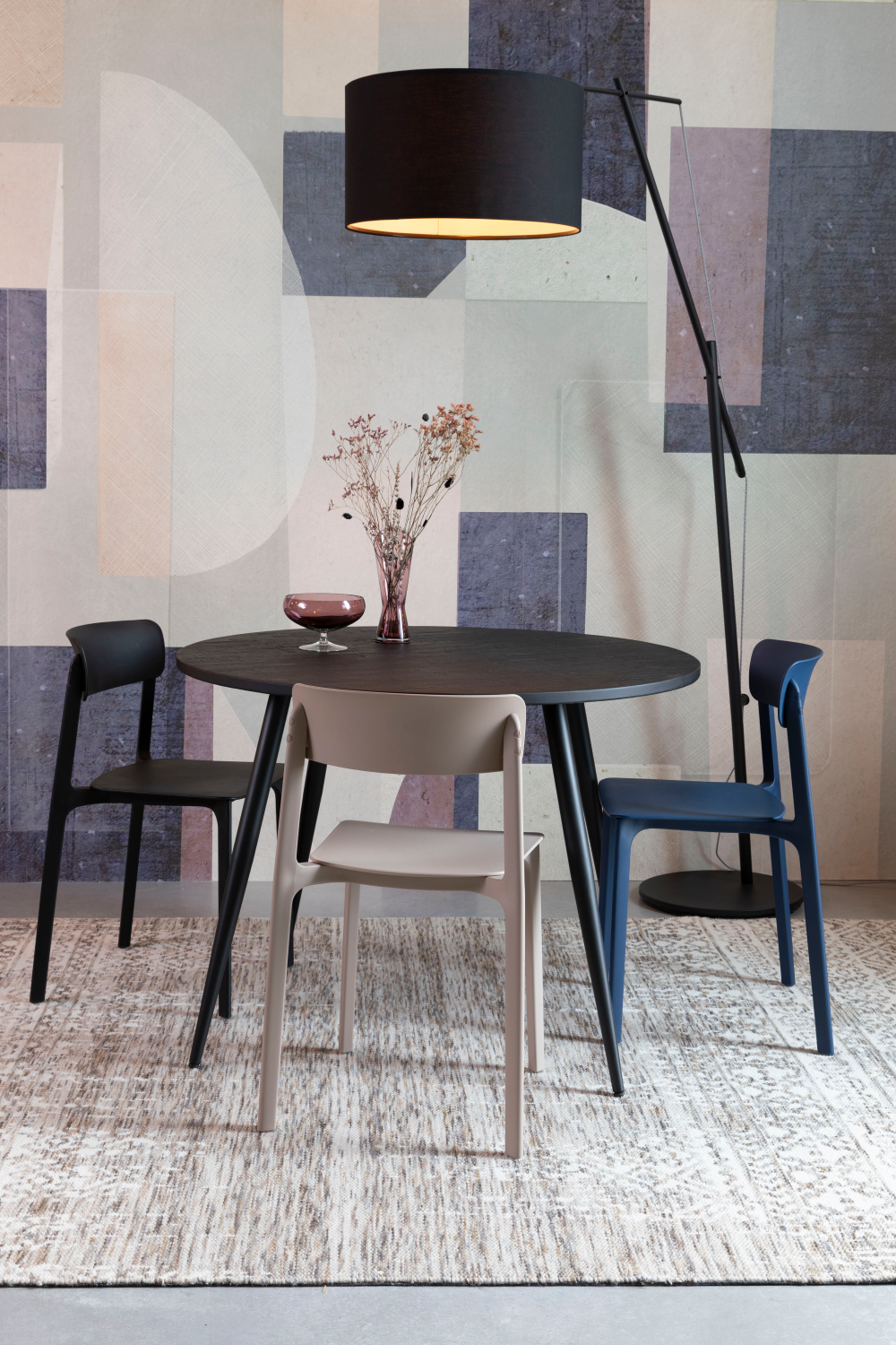 Fiberglass Modern Dining Chairs (4) | DF Clive | Oroa.com