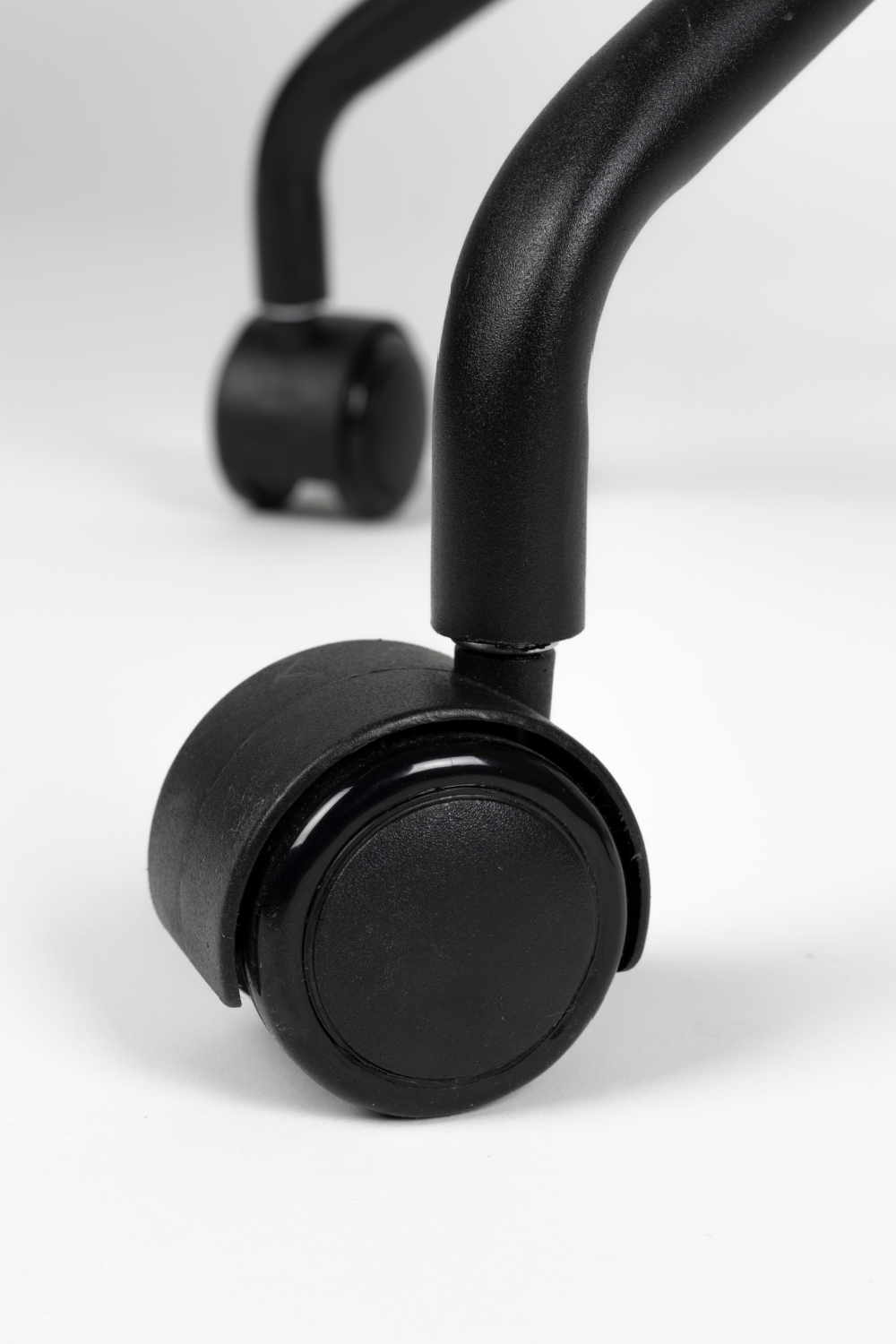 Upholstered Swivel Office Armchair | DF Junzo | OROA.com