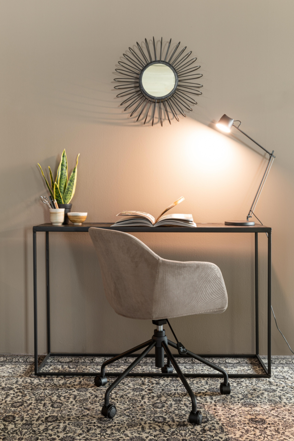 Upholstered Swivel Office Armchair | DF Junzo | OROA.com