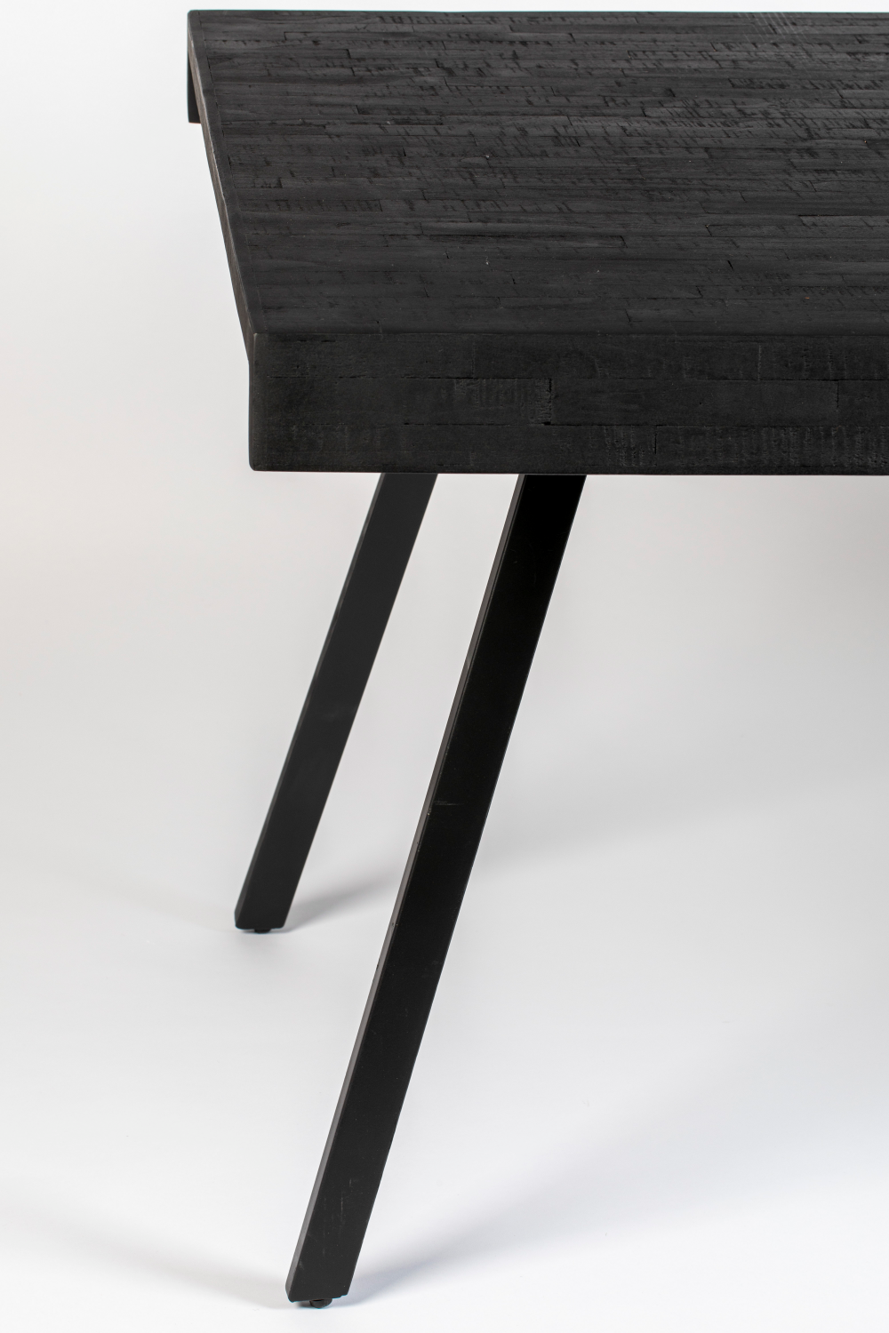 Black Lacquered Teak Dining Table | DF Suri | Oroa.com