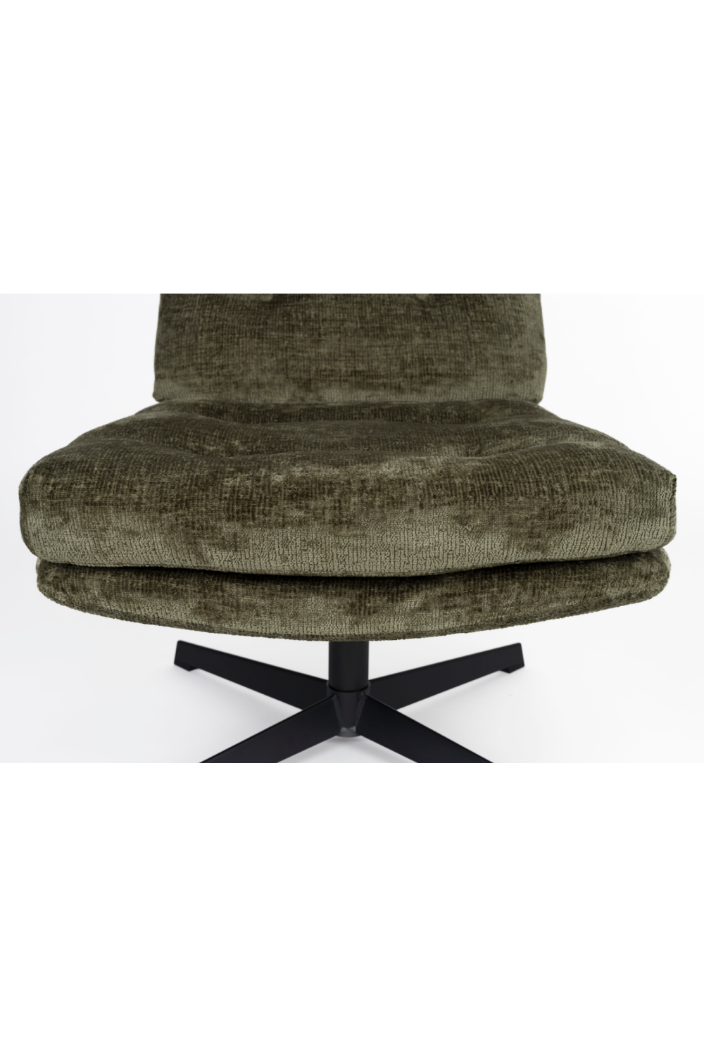 Grid-Tufted Swivel Lounge Chair | Oroa.com