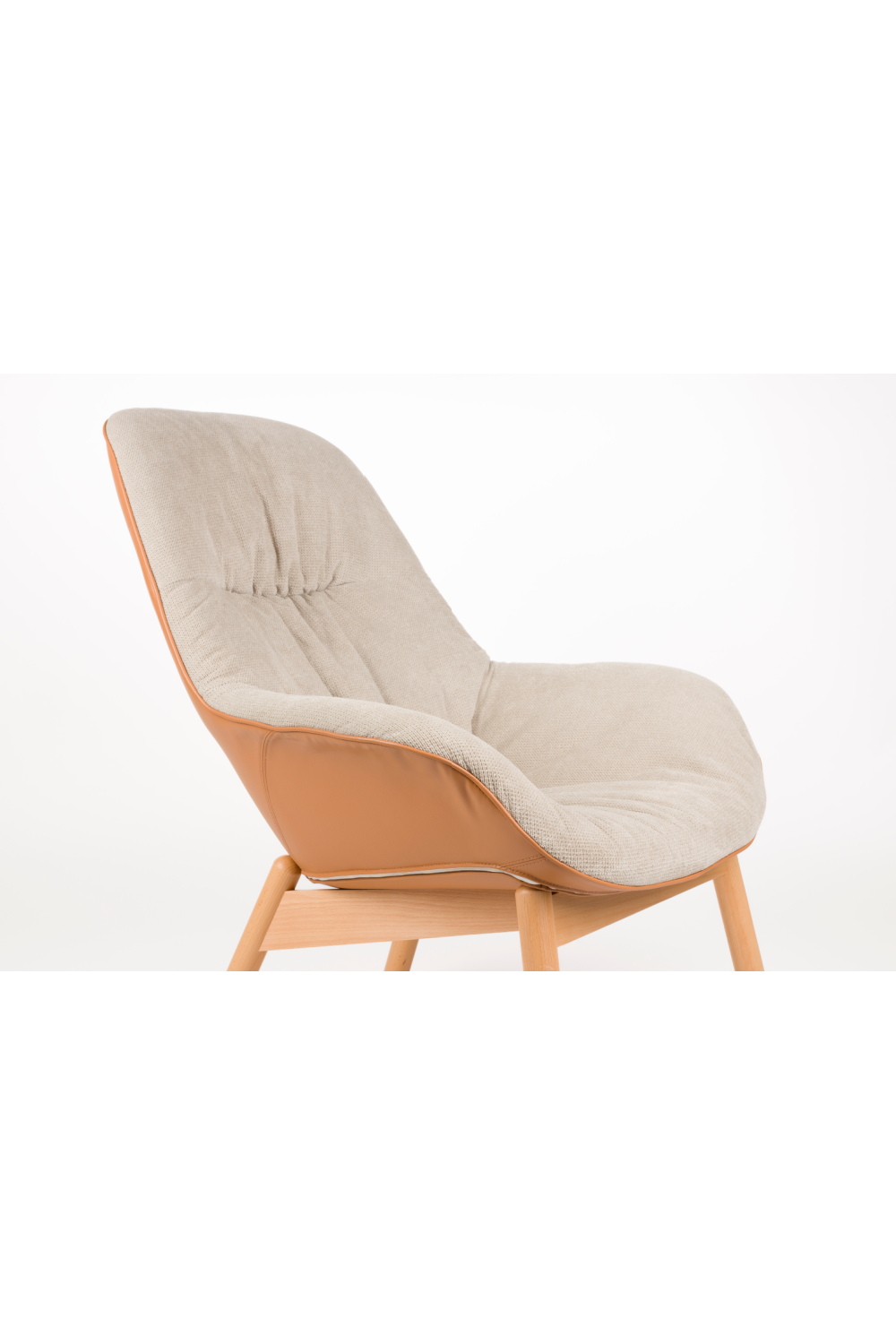Beige Modern Lounge Chair | DF Duke | Oroa.com