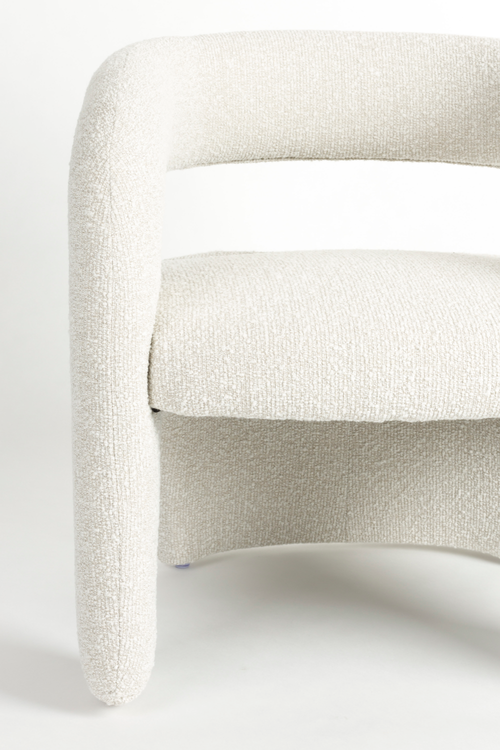 White Curved Lounge Chair | Oroa.com