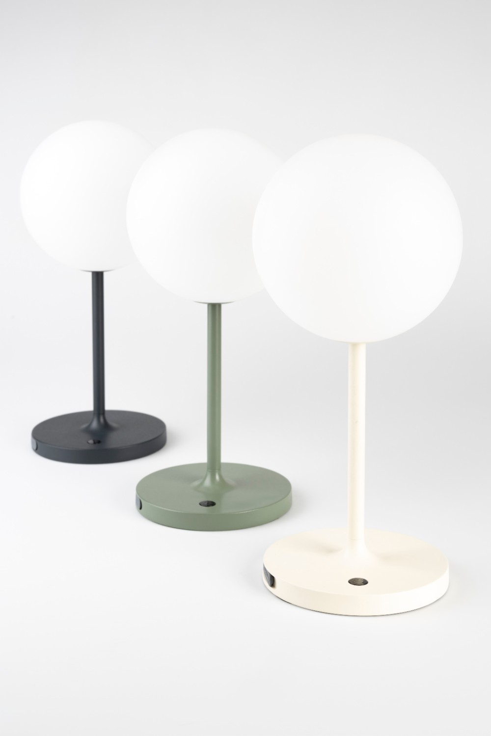 Minimalist Orb Table Lamp | DF Hub | OROA.com