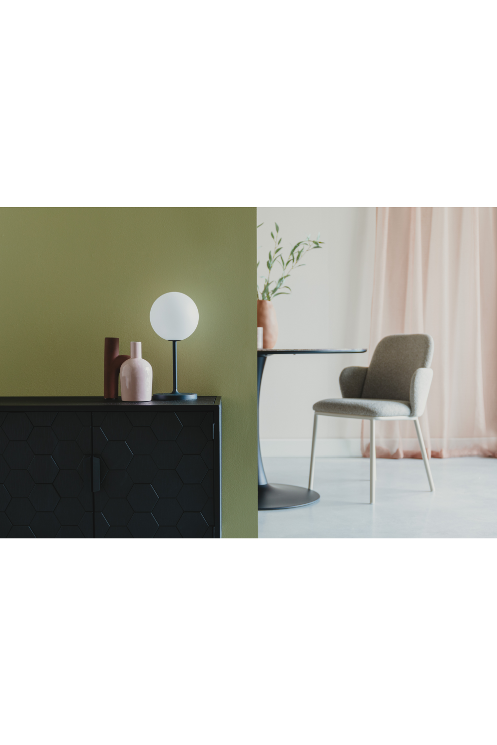 Minimalist Orb Table Lamp | DF Hub | OROA.com