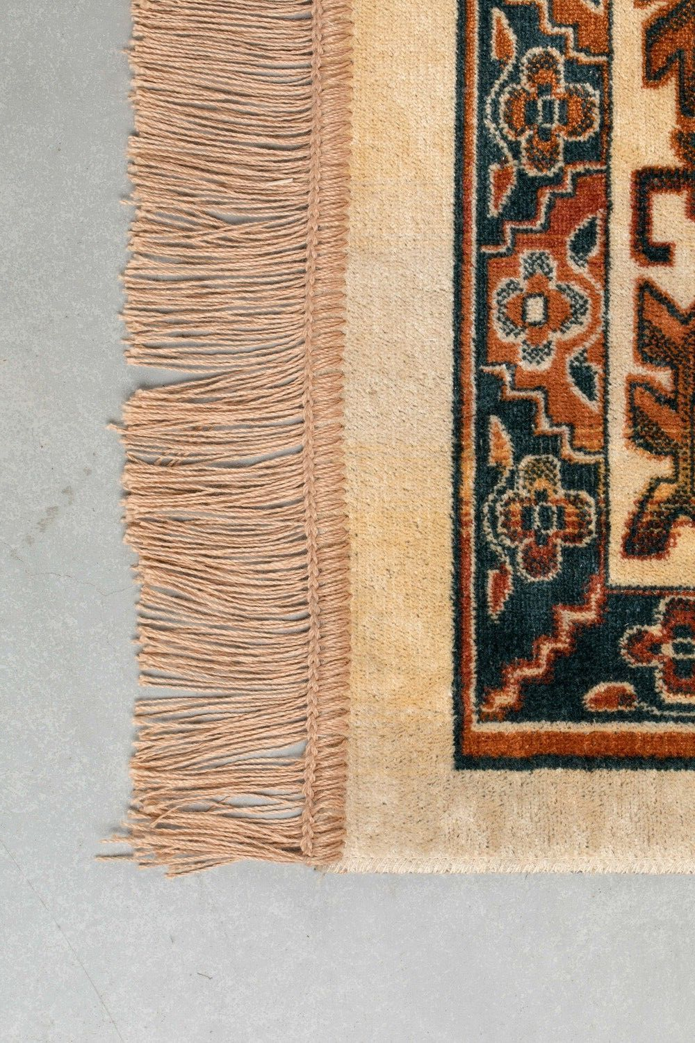 Persian Style Viscose Carpet 5' x 7'5" | DF Raz | Oroa.com