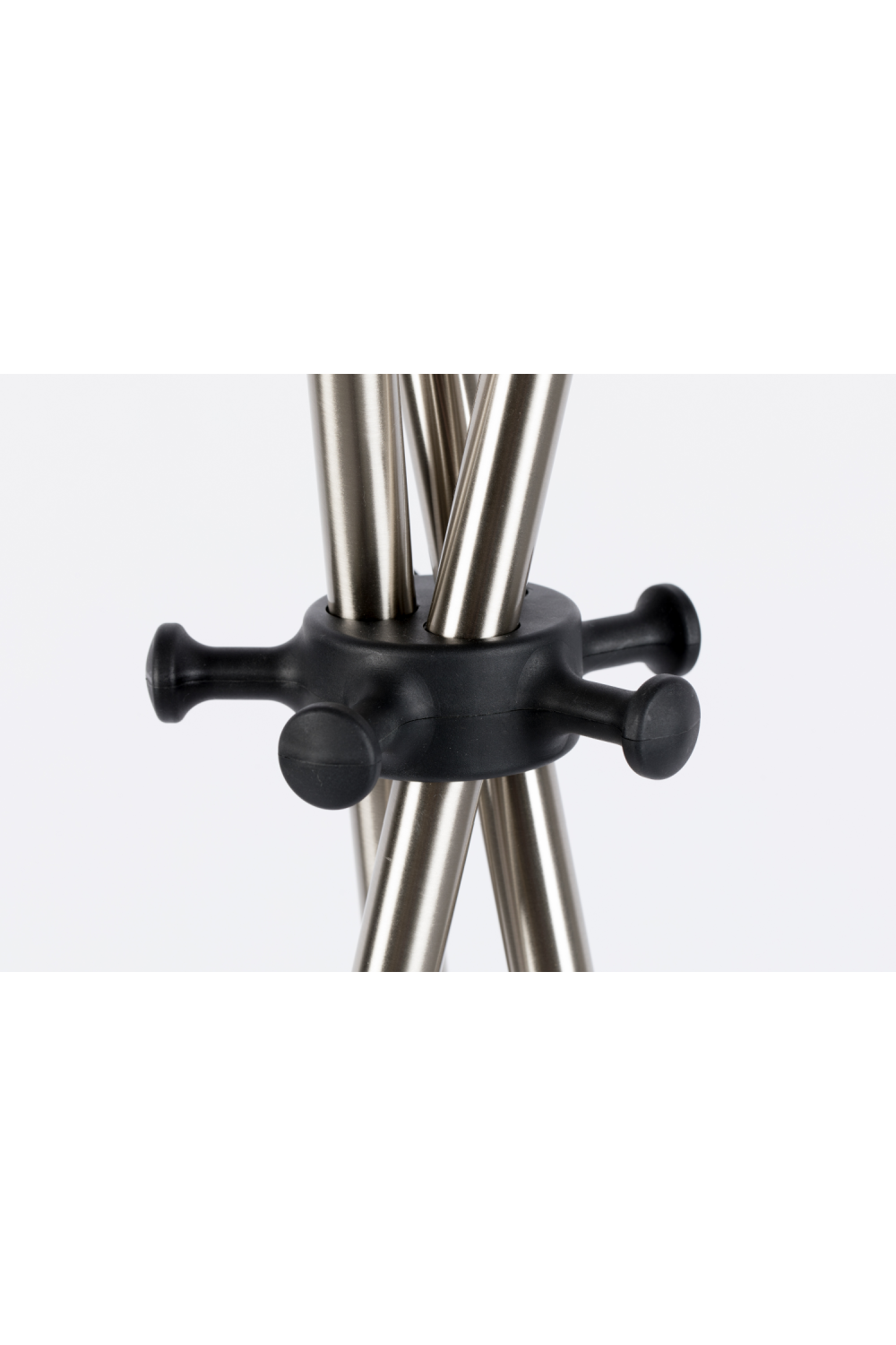 Tripod Metal Coat Rack | DF Darwin | Oroatrade.com