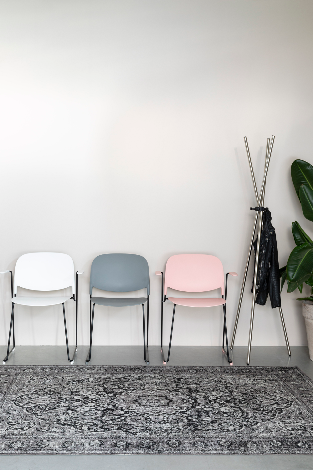 Tripod Metal Coat Rack | DF Darwin | Oroatrade.com