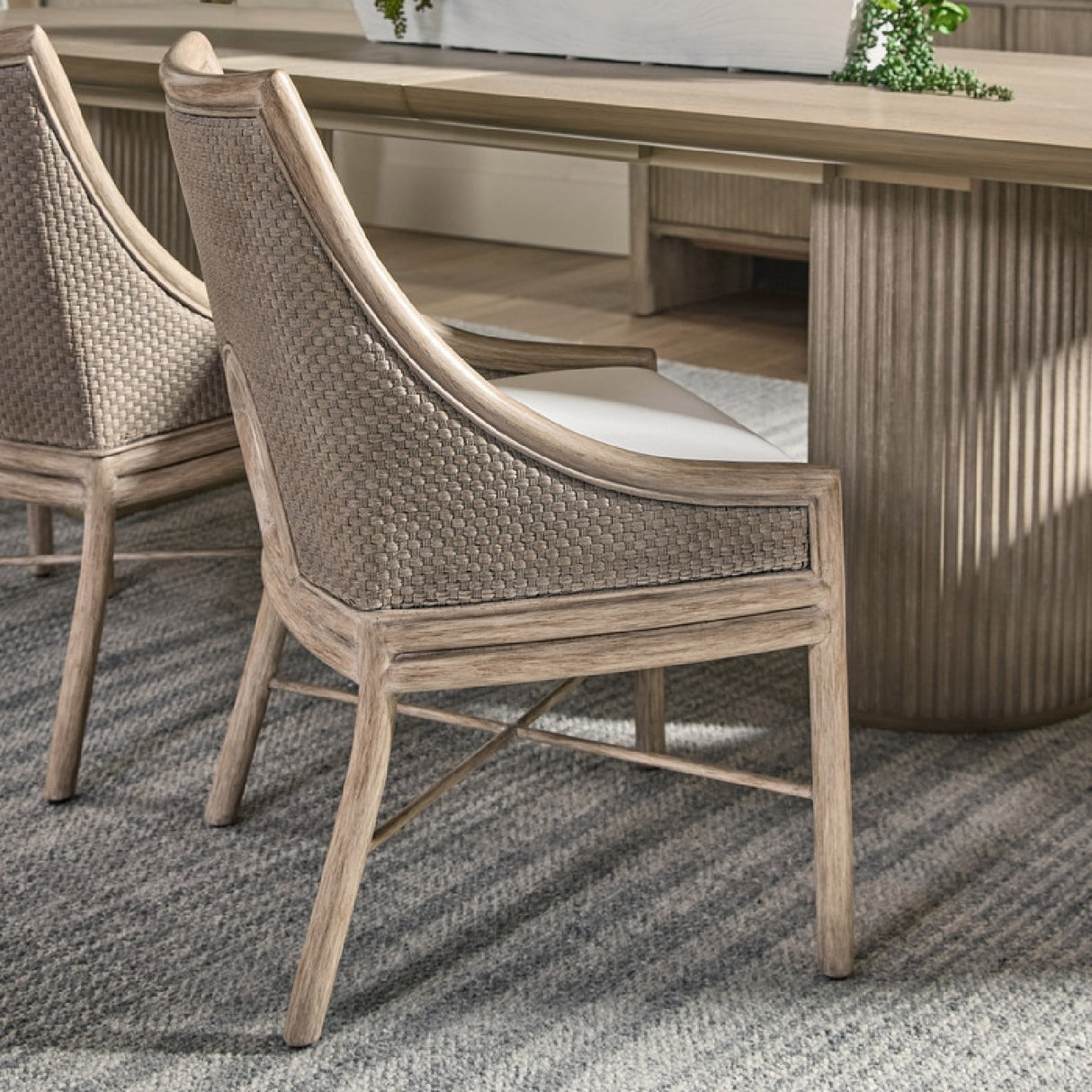 Gray Acacia Extendable Dining Table | Oroa.com
