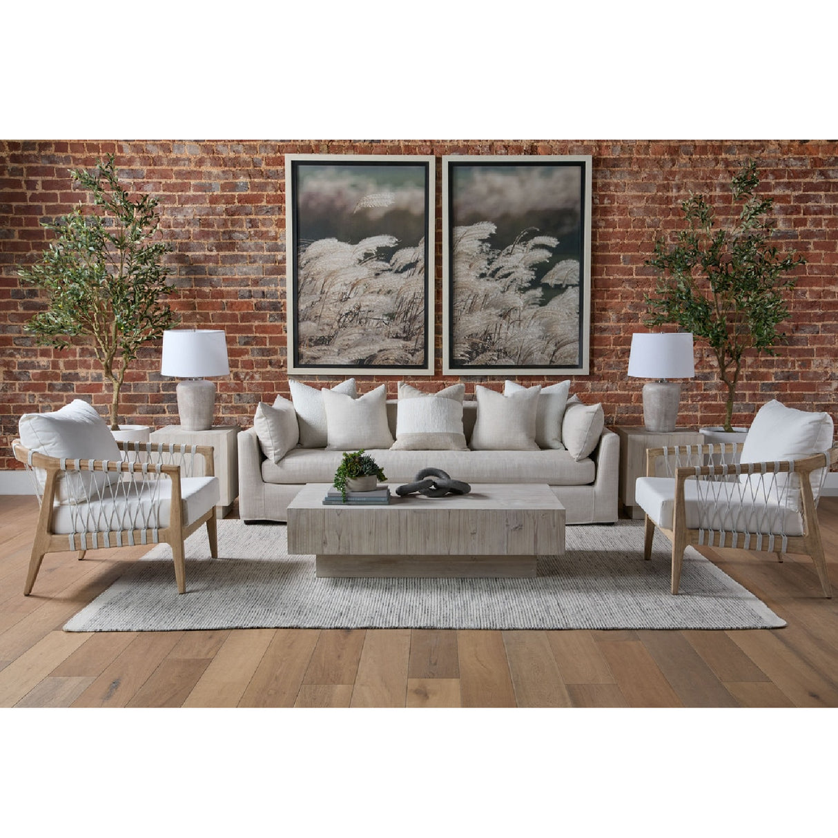 White Cushioned Club Chair | Oroa.com