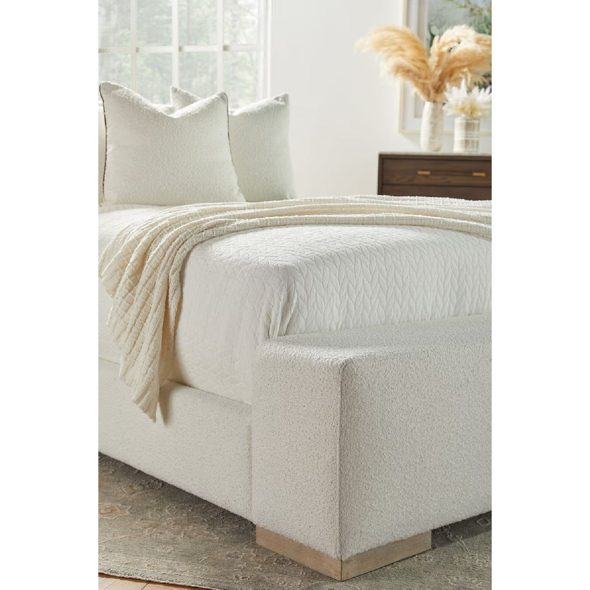 Modern European furniture - Minimalist Upholstered Bed - www.oroa.com
