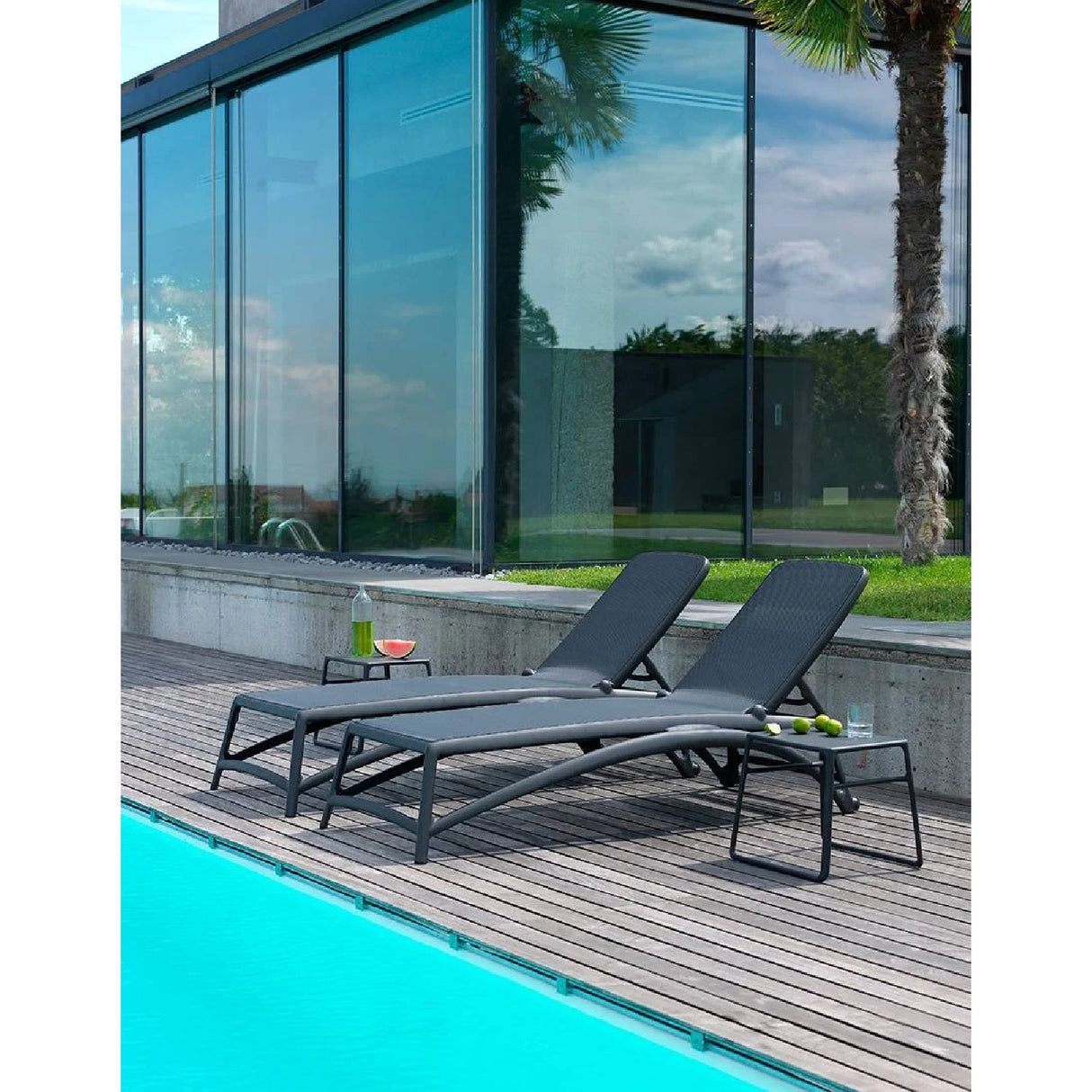 Outdoor Side Table with Tray | Nardi Pop |OROA.com