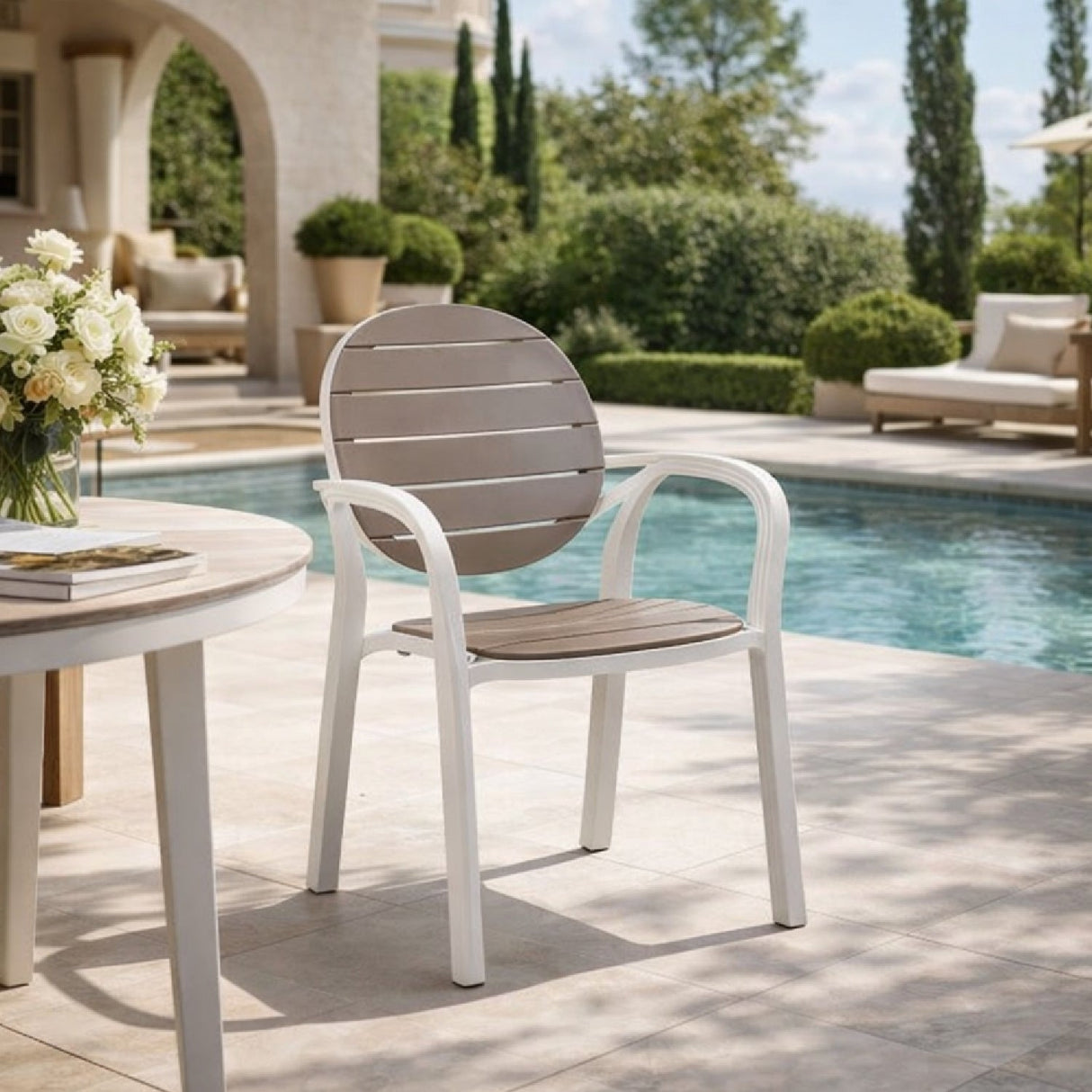 Round-Back Slatted Armchair | Nardi Palma | OROA.com