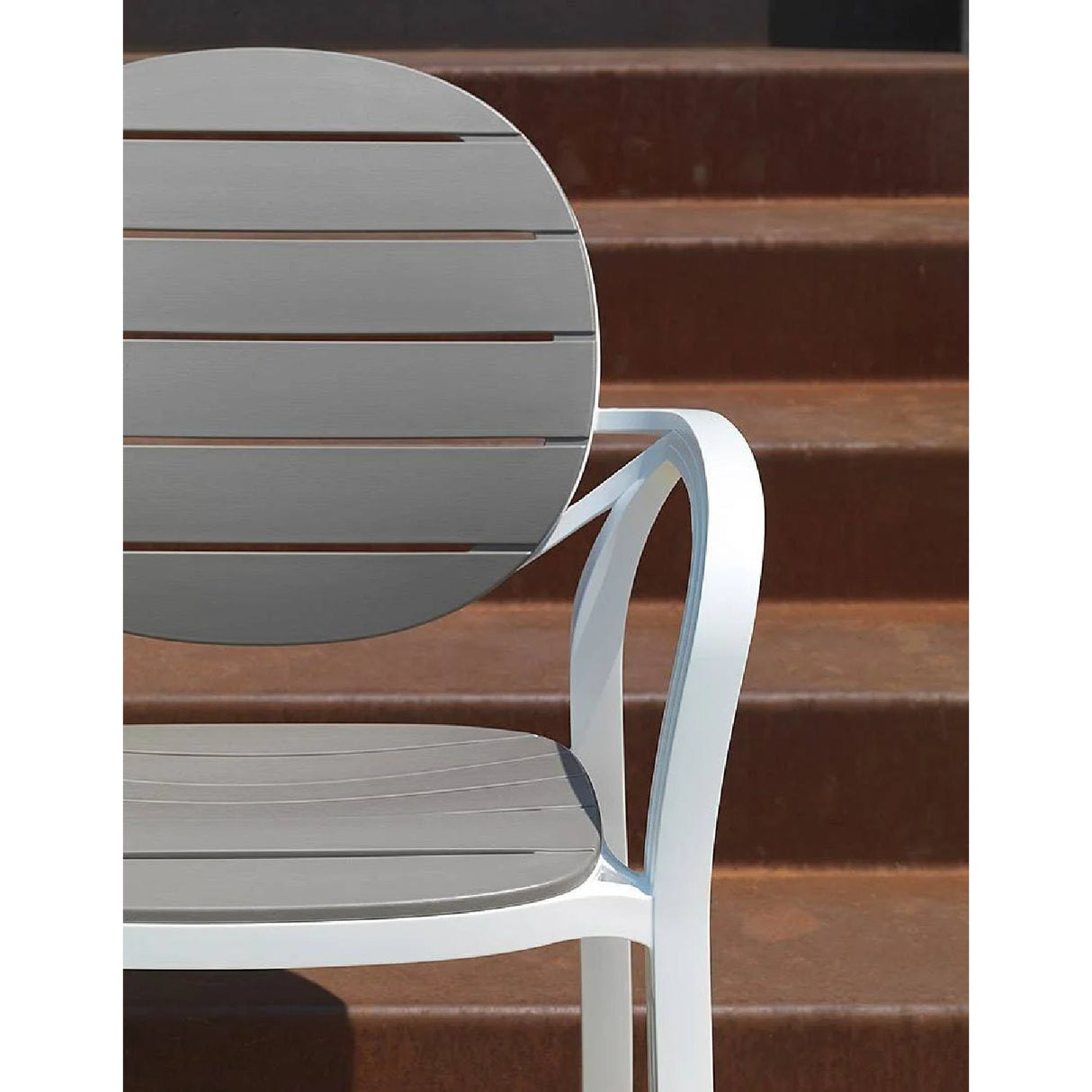 Round-Back Slatted Armchair | Nardi Palma | OROA.com