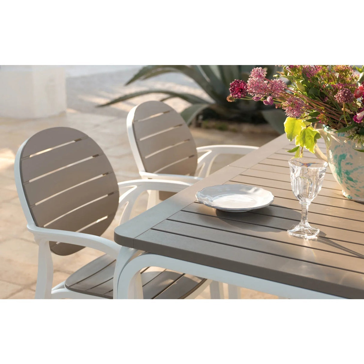 Round-Back Slatted Armchair | Nardi Palma | OROA.com