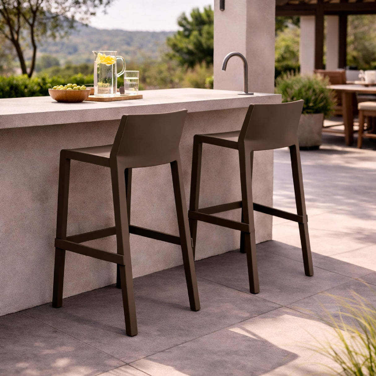 Minimalist Outdoor Bar Stool | Oroa.com
