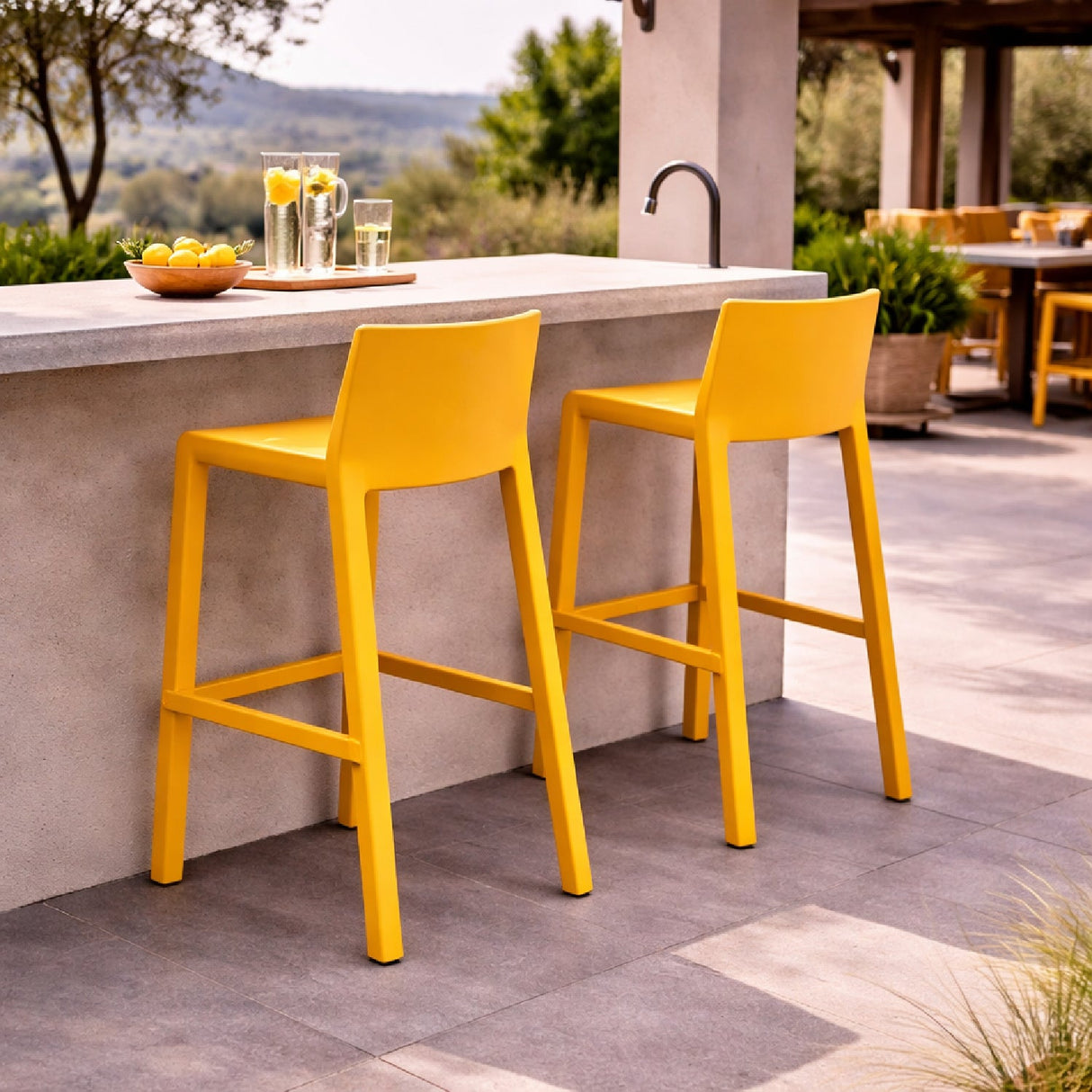 Minimalist Outdoor Bar Stool | Oroa.com