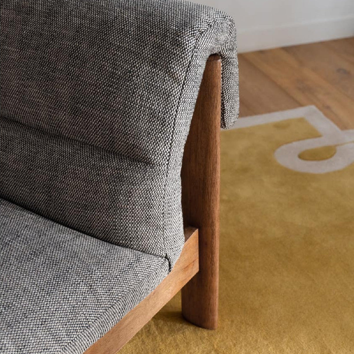 Modern or European furniture - Tufted Lounge Chair - www.oroa.com