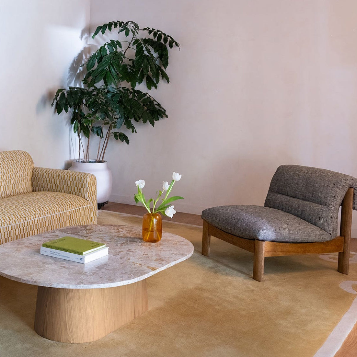 Modern or European furniture - Tufted Lounge Chair - www.oroa.com