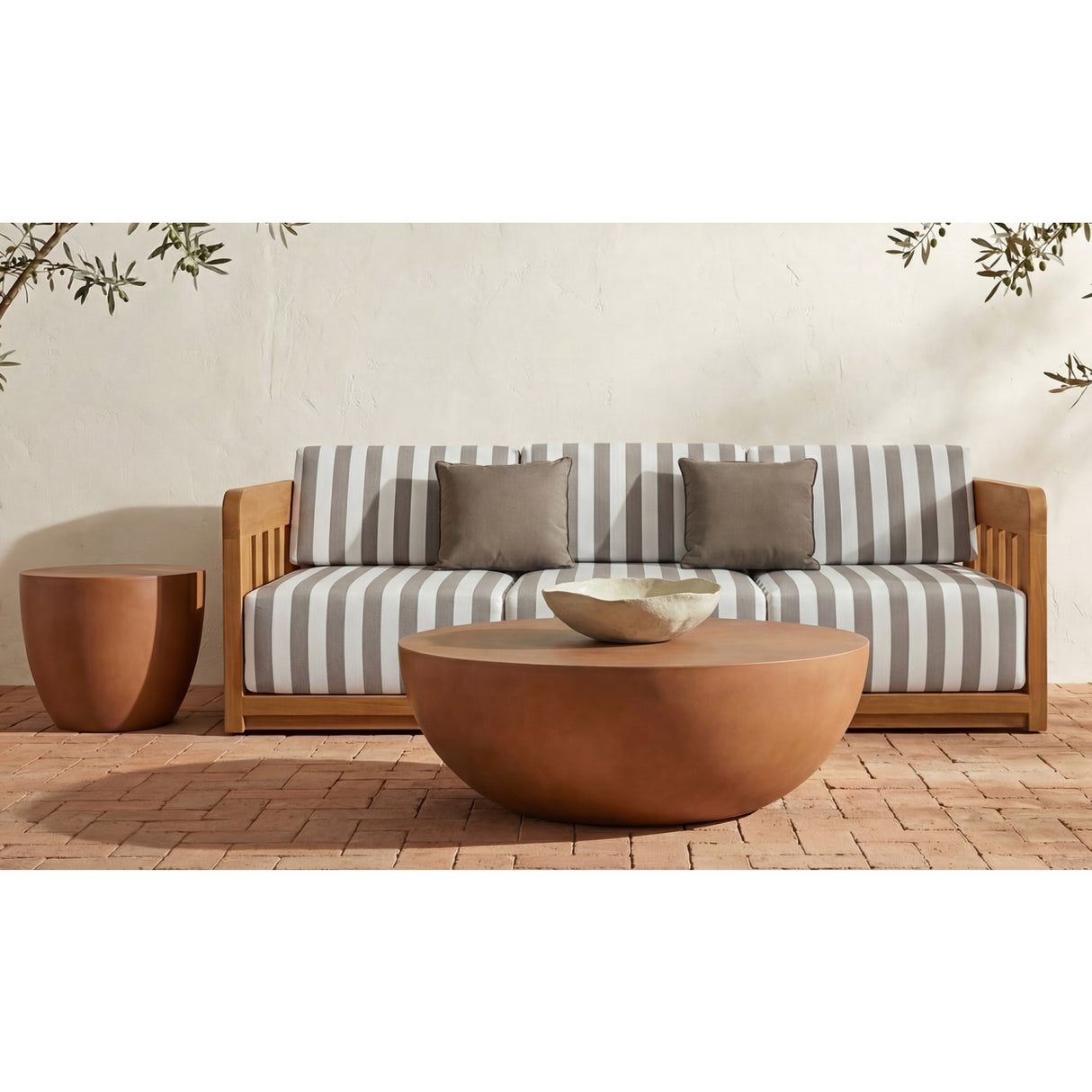 Bowl-Shaped Indoor/Outdoor Coffee Table | Novi Living Insitu | Oroa.com