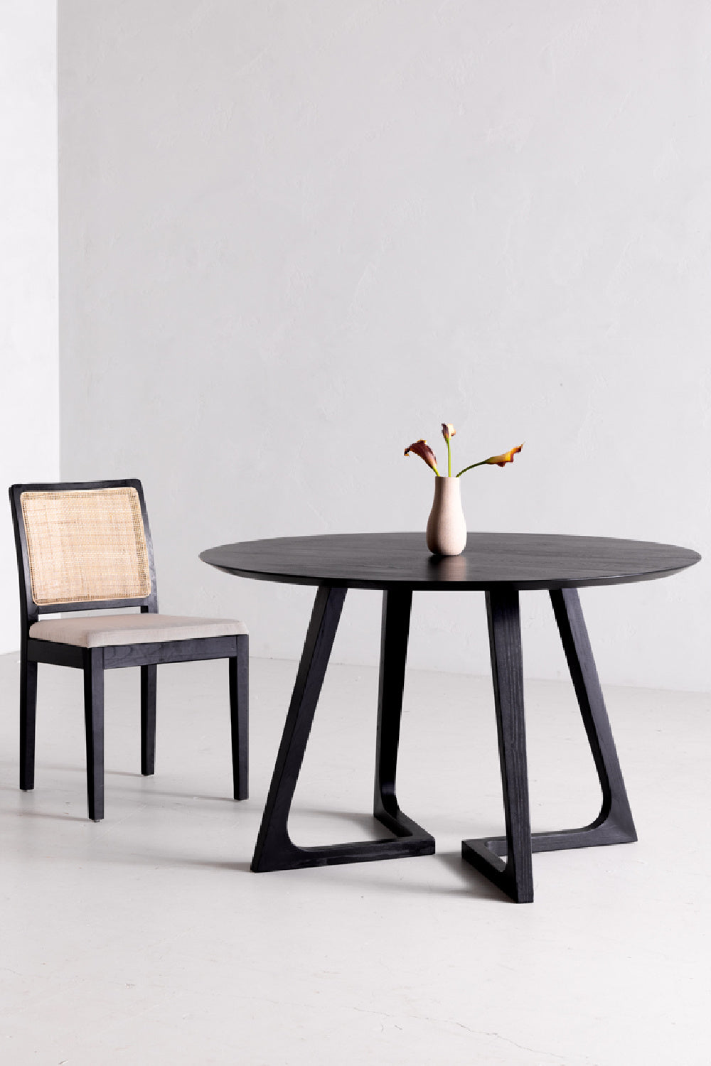 Modern European furniture - Sculptural Base Round Dining Table - www.oroa.com