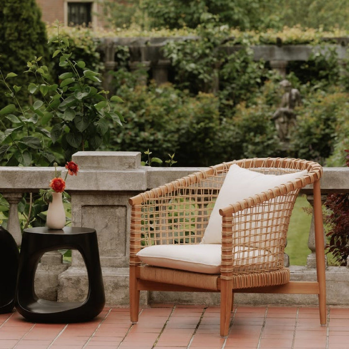 Modern European furniture - White Weave Outdoor Lounge Chair - www.oroa.com