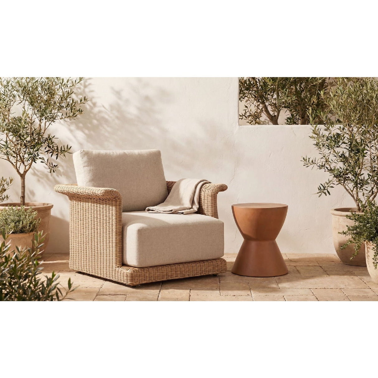 Modern European furniture - Curved Arm Wicker Outdoor Chair - www.oroa.com