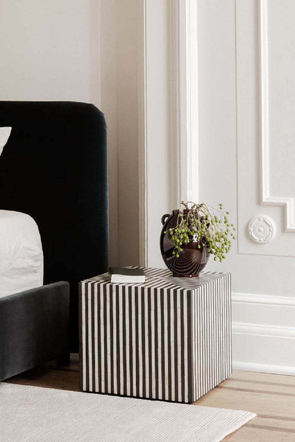 Black & White Bone Side Table | Novi Living Terning | Oroa.com