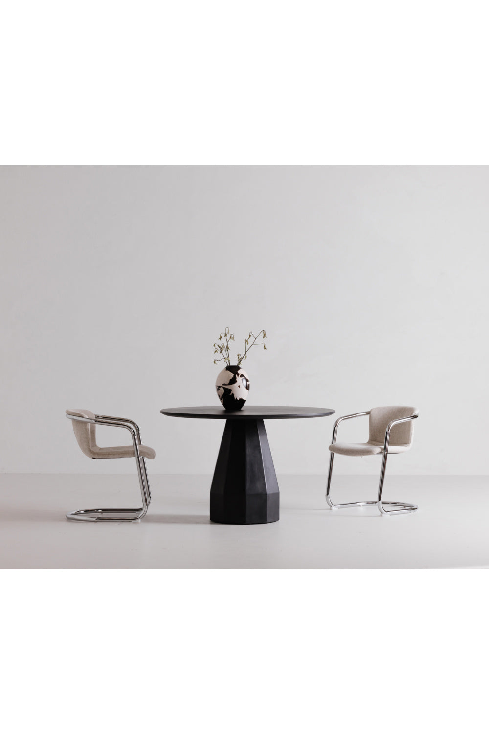 Concrete Indoor/Outdoor Dining Table | Novi Living Templo | Oroa.com