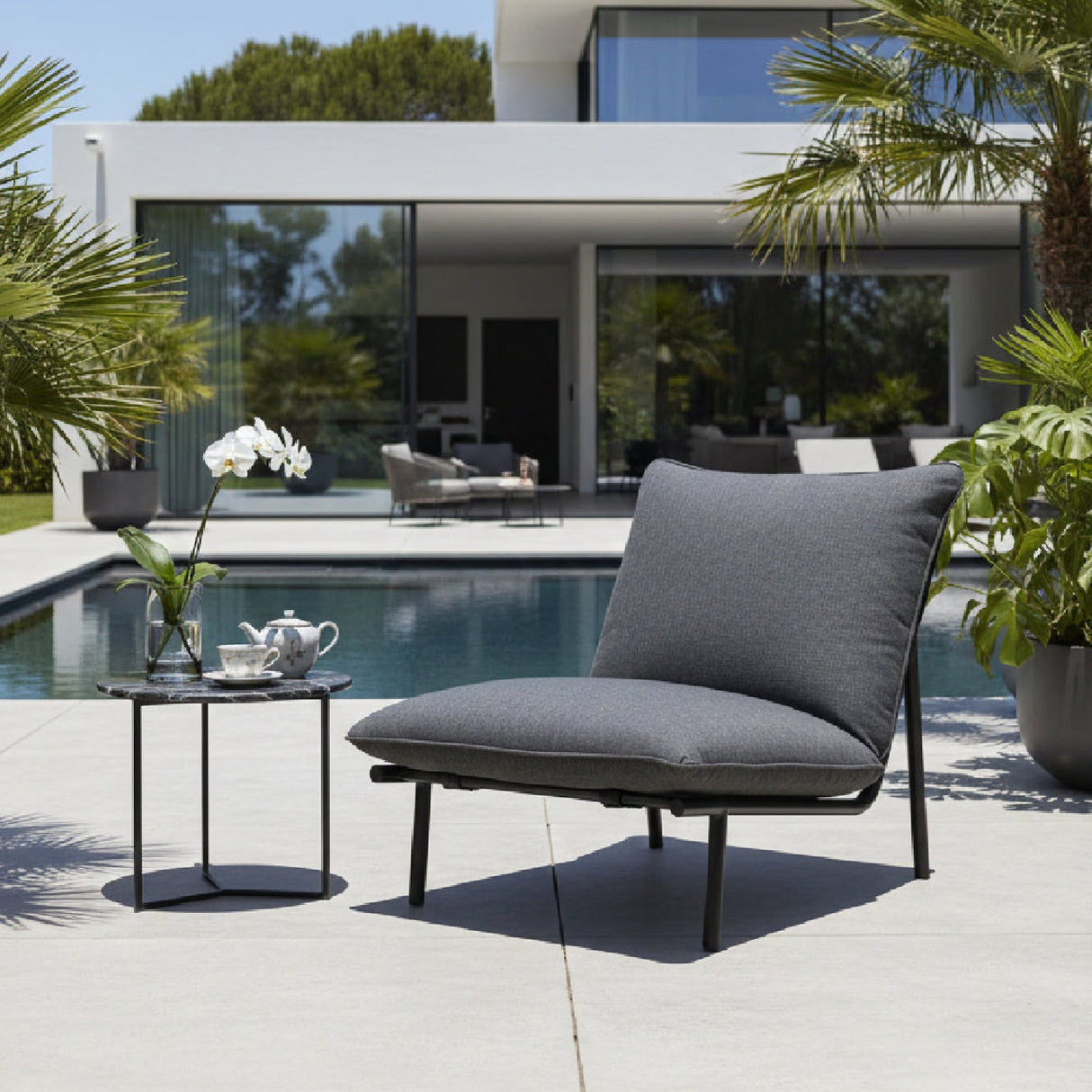Modern European furniture - Modern Outdoor Cushion Chair - www.oroa.com